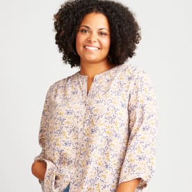 White floral tunic top with light wash jeans.